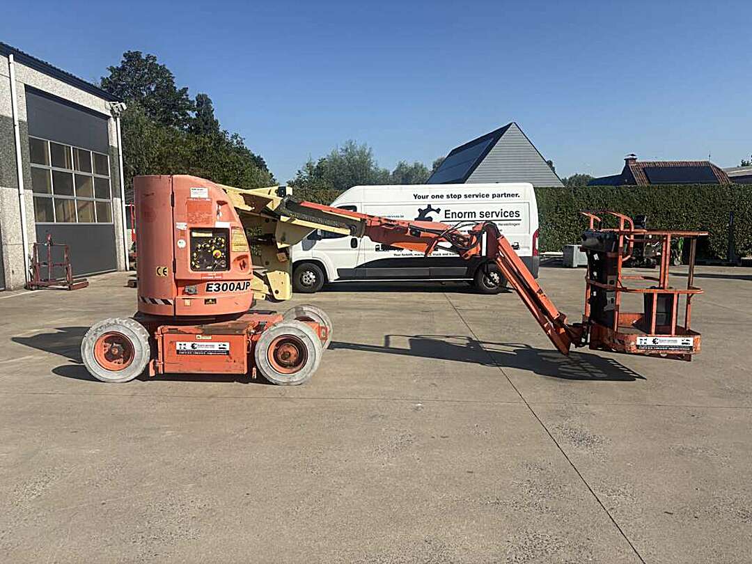 Hoogwerkers - JLG E300 AJP Hoogwerker