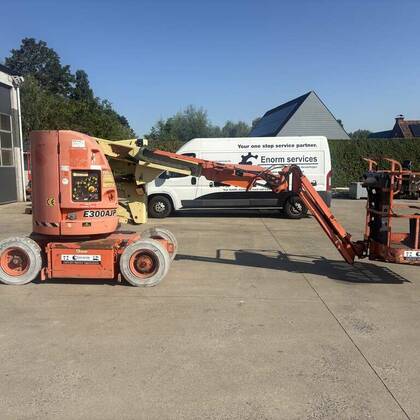 Hoogwerkers - JLG E300 AJP Hoogwerker