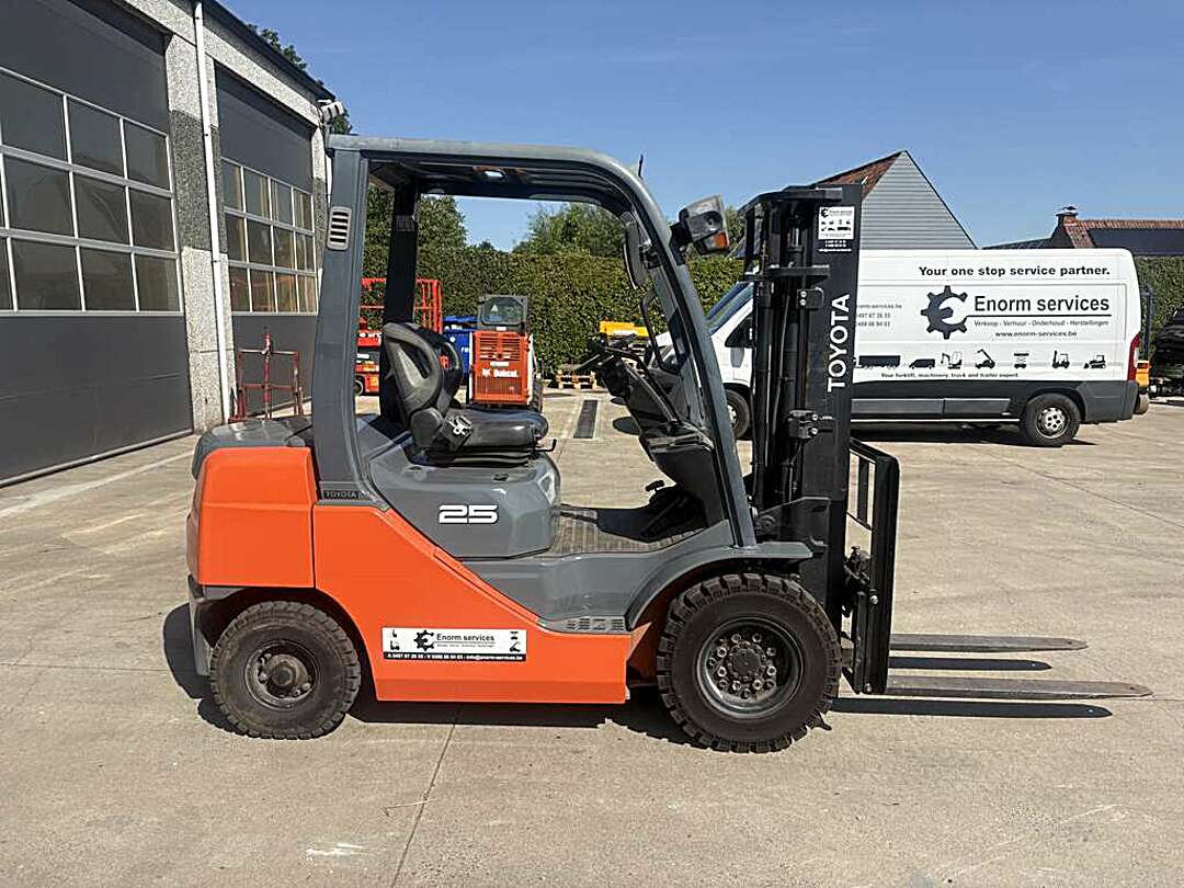 Heftrucks - Heftruck Toyota 2.5TON DIESEL Met Weinig Uren!